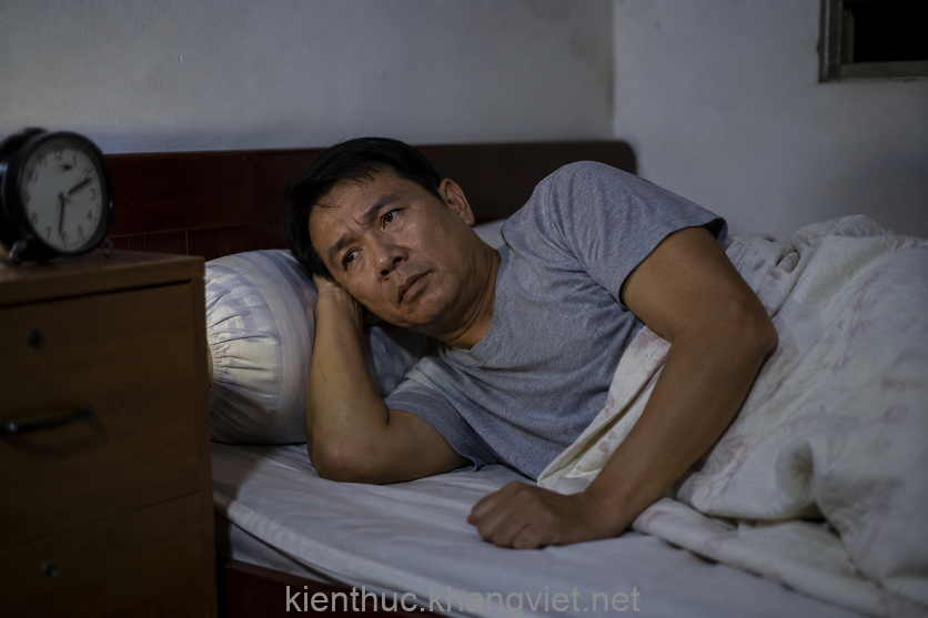 Mat ngu o nguoi trung nien va cach khac phuc